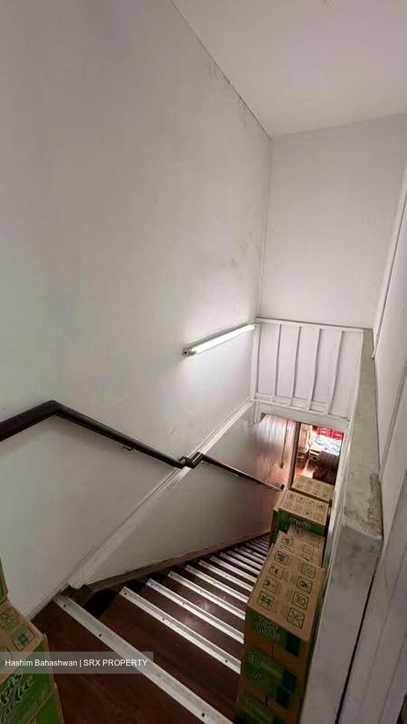 Desker Road Conservation Area (D8), Retail #614464571